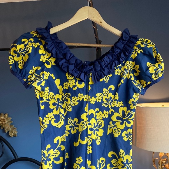 Vintage Navy Blue and Yellow Traditional  Hawaiian Dress - Picture 4 of 7